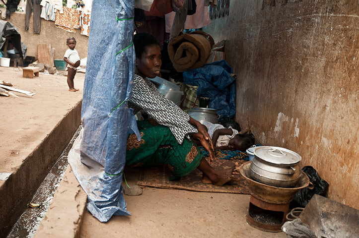 Ivory coast: Displaced families living without shelter 
