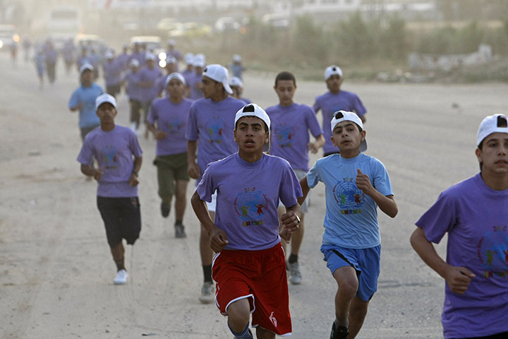 gaza marathon: Palestinian schoolboys run in Beit Hanun 
