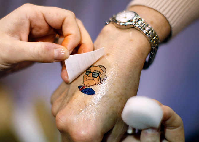 Week in business: Temporary tattoo of BH Chairman Warren Buffett