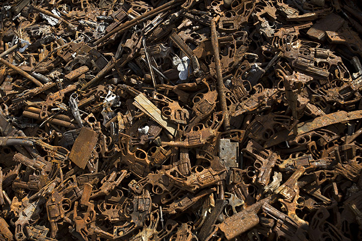 24 Hours in Pictures: Destroyed guns