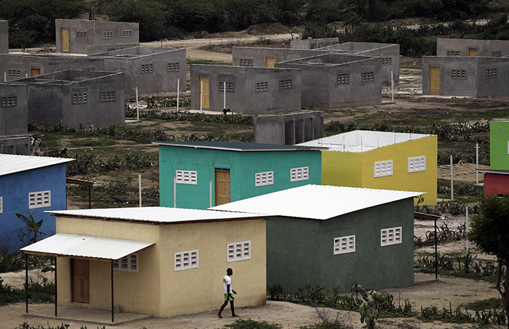 24 Hours in Pictures: Homes for Haiti