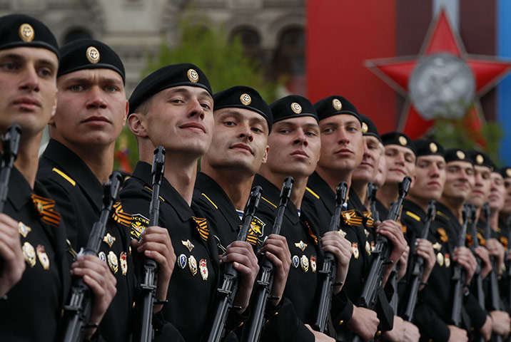 moscow vicotory day  : Marines march in formation