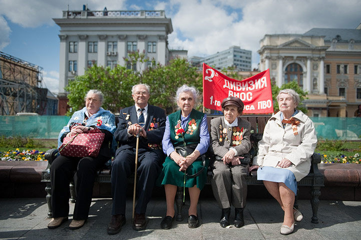 moscow vicotory day  : WW II veterans rest near the Bolshoi Theatre 