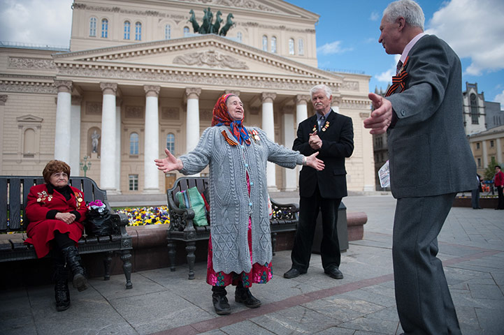 moscow vicotory day  : WW II veterans rest near the Bolshoi Theatre 
