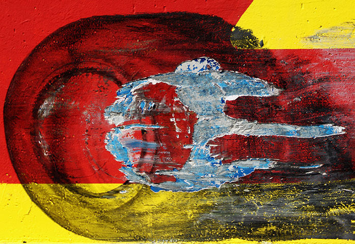 24 hours in pictures: Istanbul, Turkey: Tyre and wheel marks on the pitwall before the Grand Prix