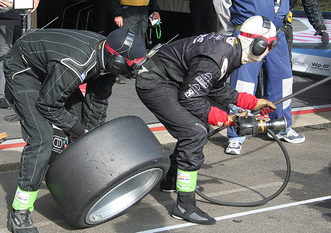 Spa 1000km: Strakka pit crew
