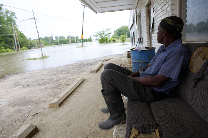 Memphis floods: floodwaters slowly rise in Memphis