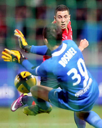 Top 50 transfer targets: Lille's Eden Hazard tries to score against Caen's goalkeeper Thomas Bosmel