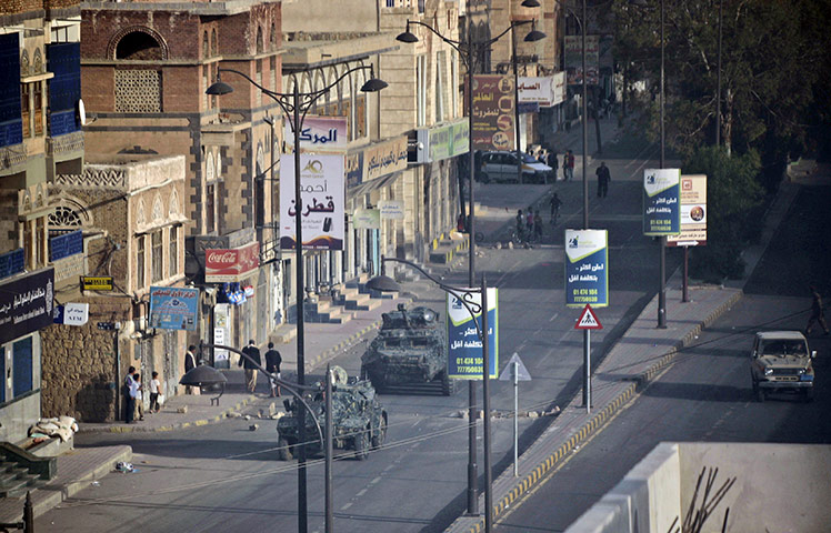 Yemen fighting: Yemeni security forces armoured vehicles take position in a street 