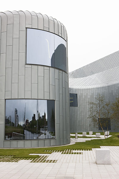 Riverside Museum Glasgow: A view of the side of the building