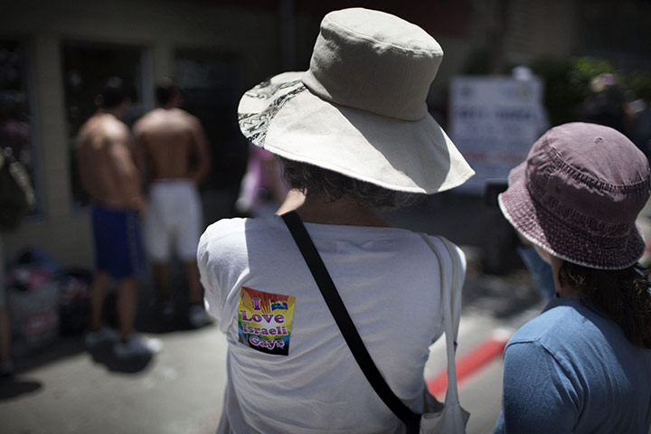 Gay Pride in Tel Aviv: A mother and her daughter take pictures
