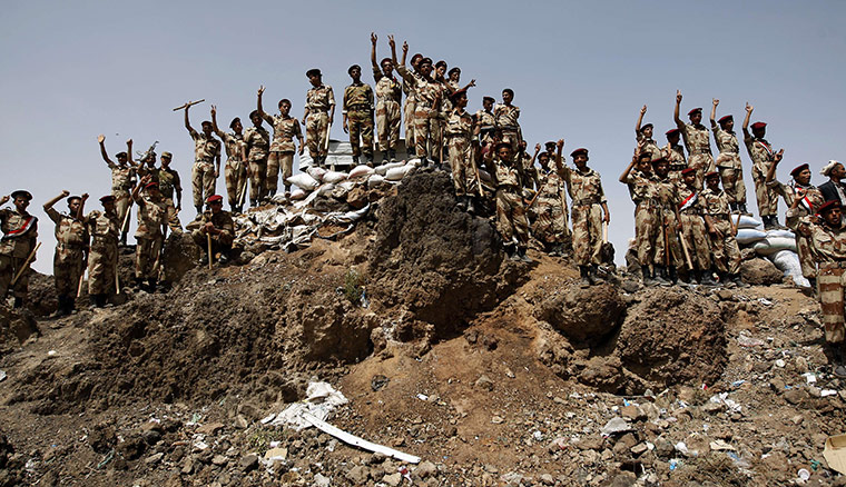 24 Hours in Pix: Yemeni soldiers