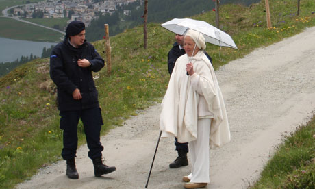 The mysterious lady, dressed in white, at Bilderberg