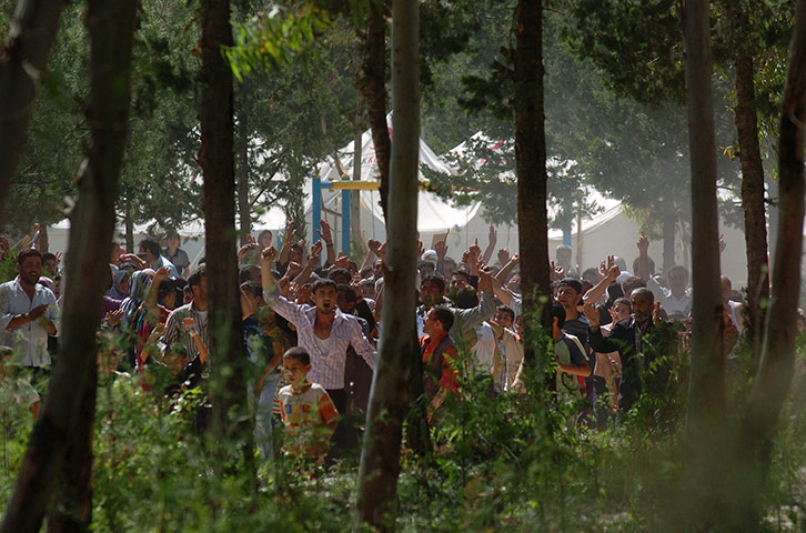 Syrian refugees: Syrian refugees erupt in celebration after hearing a false rumour