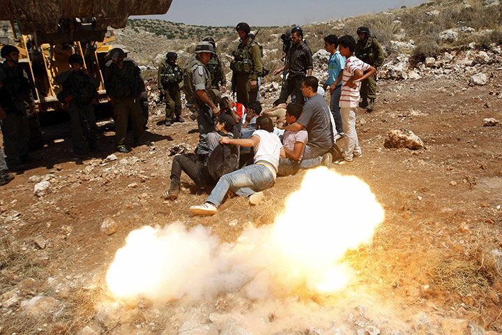 24 hours: Palestinian protesters in Deir Qadis