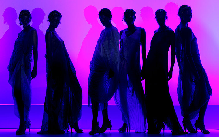 24 hours in pictures: model silhouettes