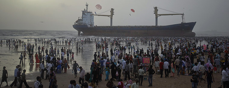 24 hours in pictures: Juhu Beach