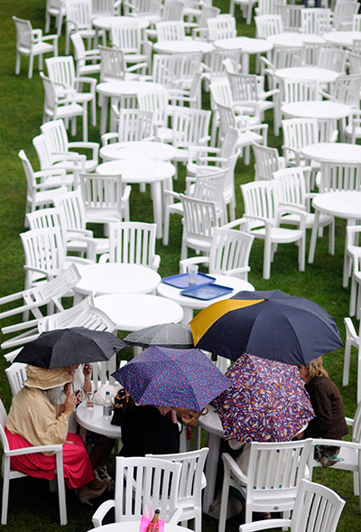 Ascot day 5: Racegoers brave the elements as they tuck in to a spot of lunch 