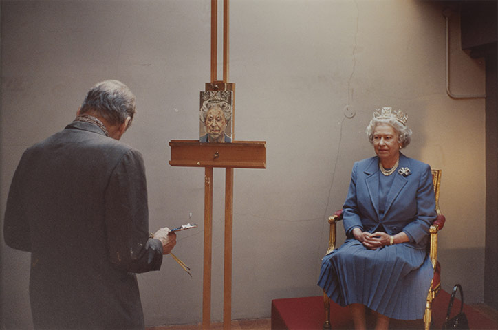 Government Art Collection: David Dawson, Lucian Freud painting the Queen 2001, Photograph