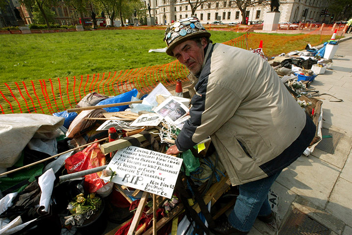 brian haw: Brian Haw in Parliament Square 