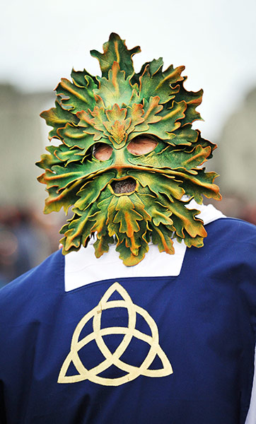 Summer solstice: A druid wears a facemask as revellers watch the sunrise 