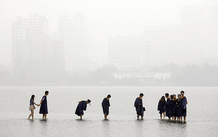 24 hours in pictures: Flooding at Donghu Lake in Wuhan, China