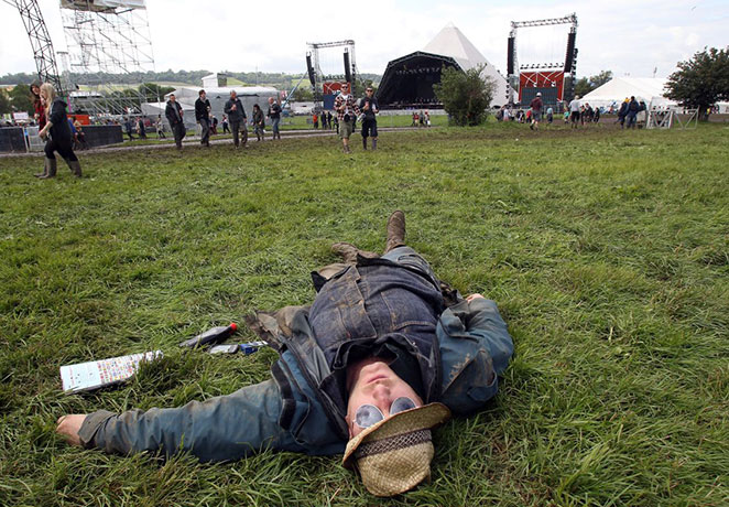 Glastonbury Day 2: man sleeps