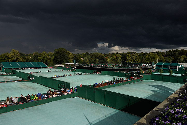 Wimbledon day 4: Dark clouds and sunshine over Wimbledon