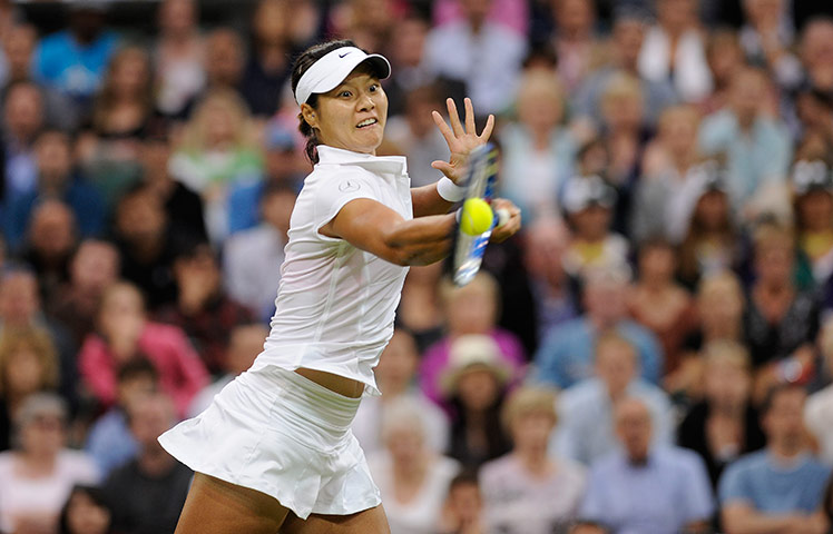 Wimbledon day 4: Li Na plays a powerful looking forehand