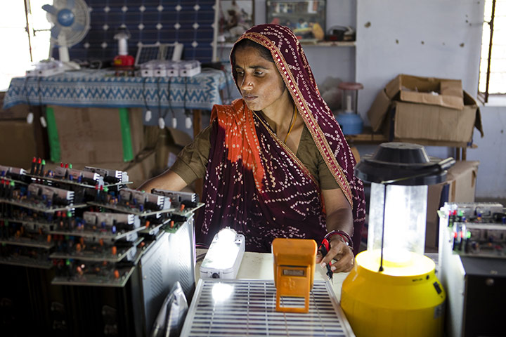 Solar Power: Barefoot Engineers in Rajasthan, India