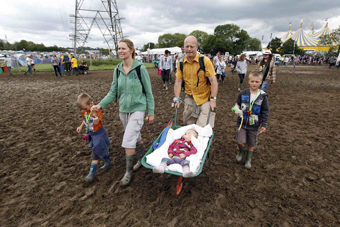 Glastonbury day 3: Glastonbury 2011: muddy family