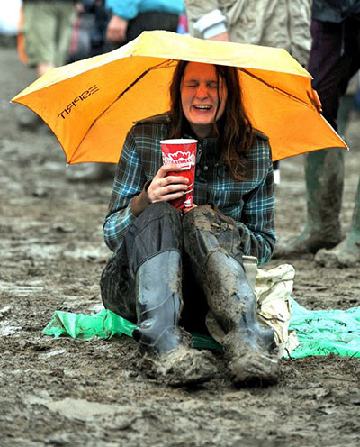 Glastonbury Day 4: Glastonbury 2011: sitting