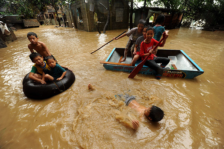 24 Hours In Pix: Manila floods