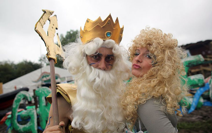 Glastonbury day 4: Glastonbury 2011: crown