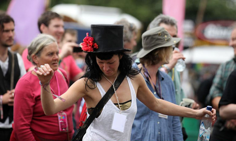 Glastonbury day 4: Glastonbury 2011: Green fields