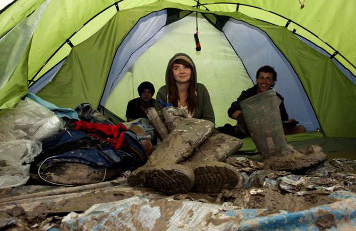 Glastonbury day 5 : Glastonbury 2011: campers waking up