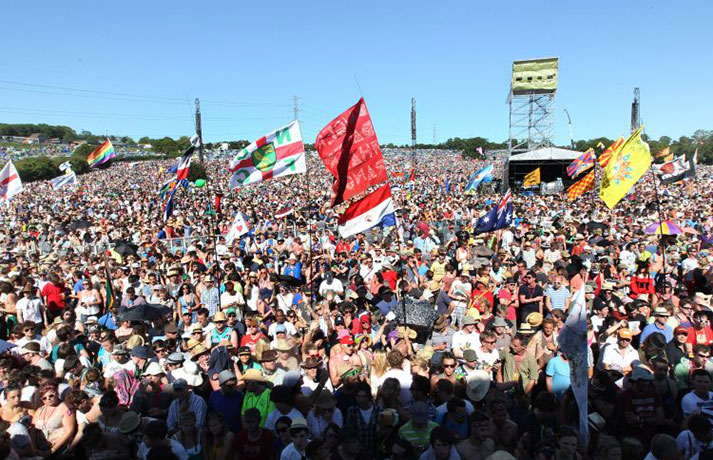 Glastonbury day 5: Glastonbury 2011: crowd in the sun