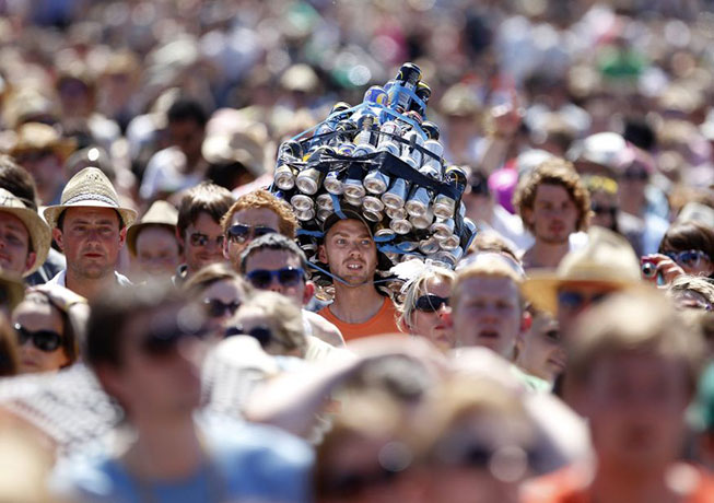 Glastonbury day 5: Glastonbury 2011: Beer Hat