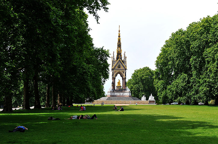 Hot Weather: People rest in the shade of the trees in Kensington Gardens