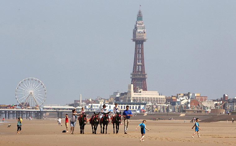 Hot Weather: People enjoy the hot weather on Blackpool beach