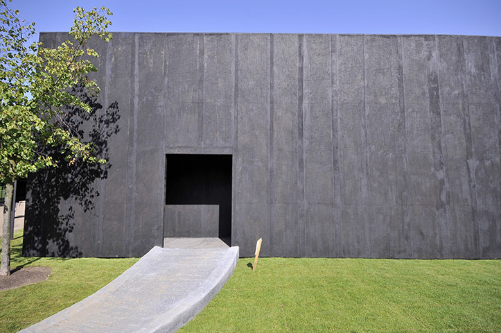 Serpentine gallery: The Serpentine Pavlion 2011 by Peter Zumthor