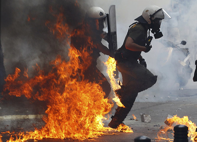 Greece strikes : Riot police in Athens