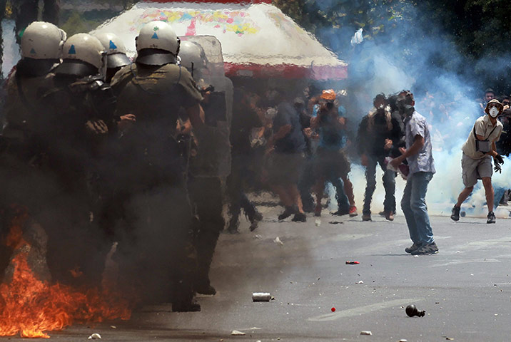 Greece strikes : Demonstrators clash with riot police in front of the Greek Parliament 