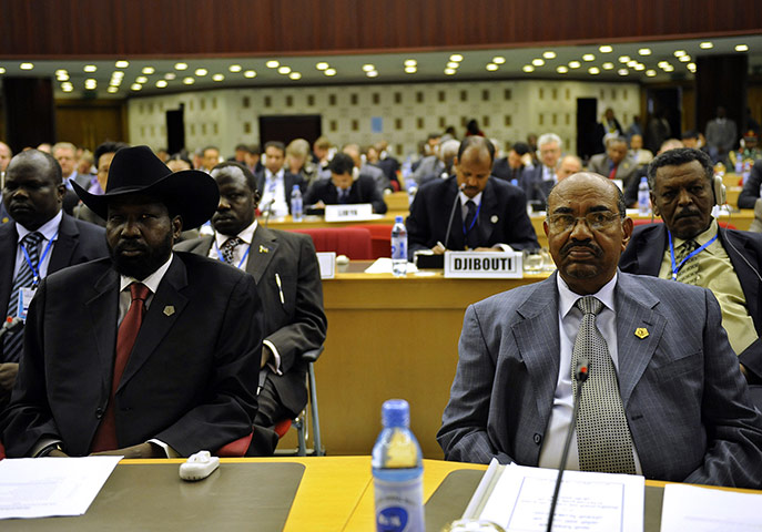 Southern Sudan: South Sudan leader Salva Kiir (l) and Sudanese president Omar al-Bashir