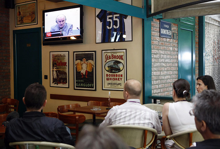 Ratko Mladic: People watch a live television broadcast in a cafe in central Belgrade