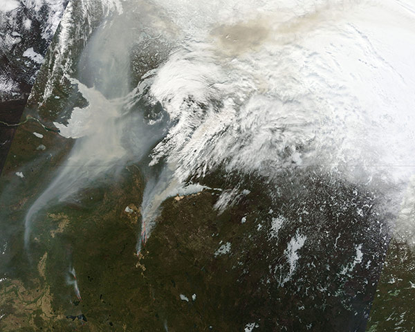 Satelitte Eye on Earth: Fire out of control in Alberta, Canada