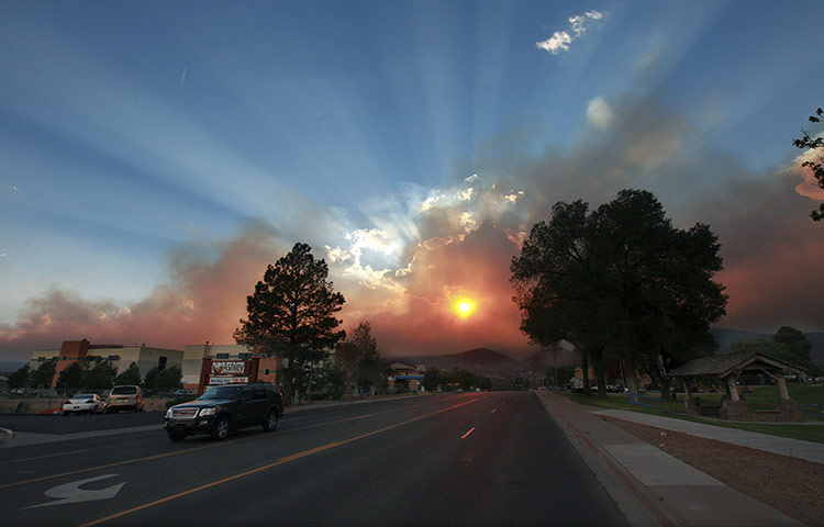 24 hours in pictures: Sun shines through the smoke from the Las Conchas wildfire in Los Alamos