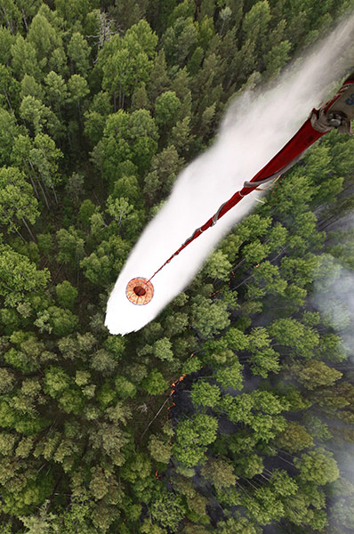 24 Hours in Pictures: Helicopter water drop