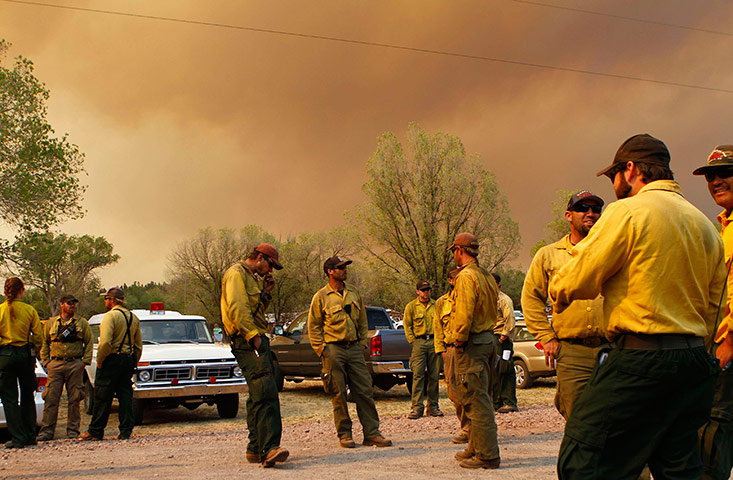 24 hours in pictures: Firefighters take a break from the Wallow Wildfir, New Mexico