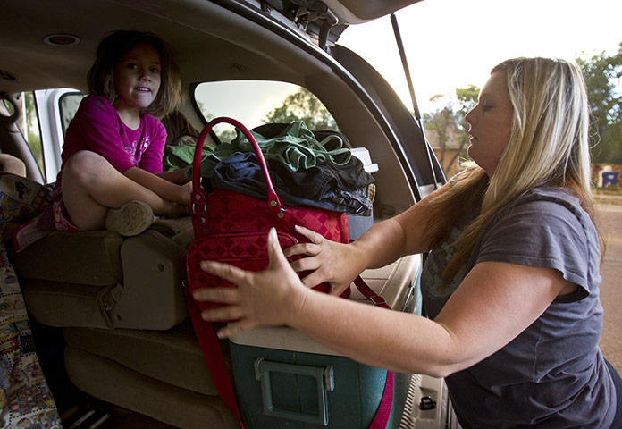 Arizona Wildfires: Amy Downer packs the back of an SUV